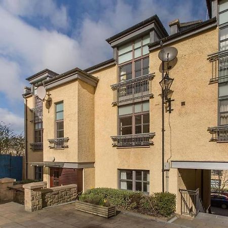 Next To The Palace And Royal Mile With Parking Edimburgo Exterior foto