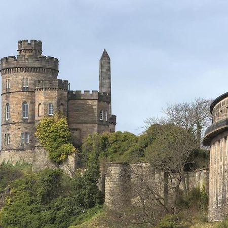 Next To The Palace And Royal Mile With Parking Edimburgo Exterior foto