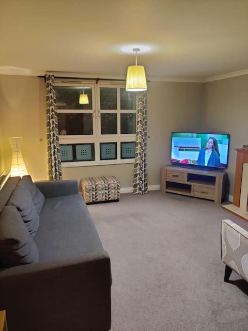 Next To The Palace And Royal Mile With Parking Edimburgo Exterior foto