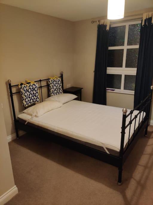Next To The Palace And Royal Mile With Parking Edimburgo Exterior foto