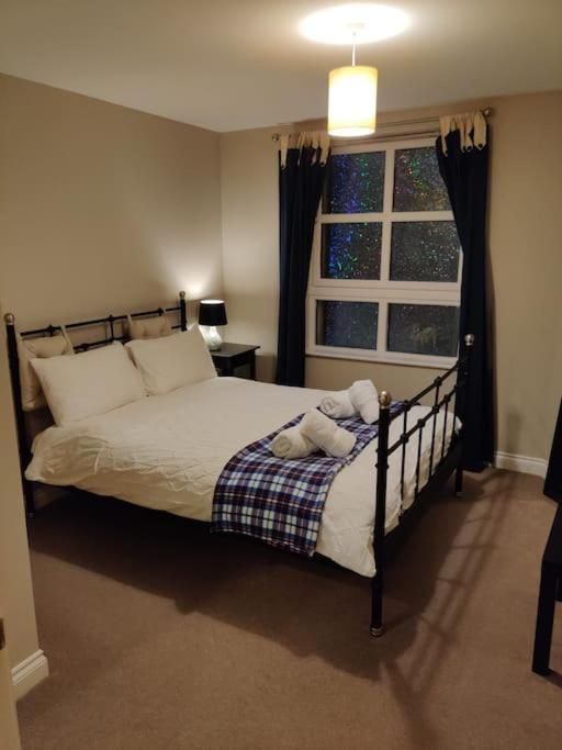 Next To The Palace And Royal Mile With Parking Edimburgo Exterior foto