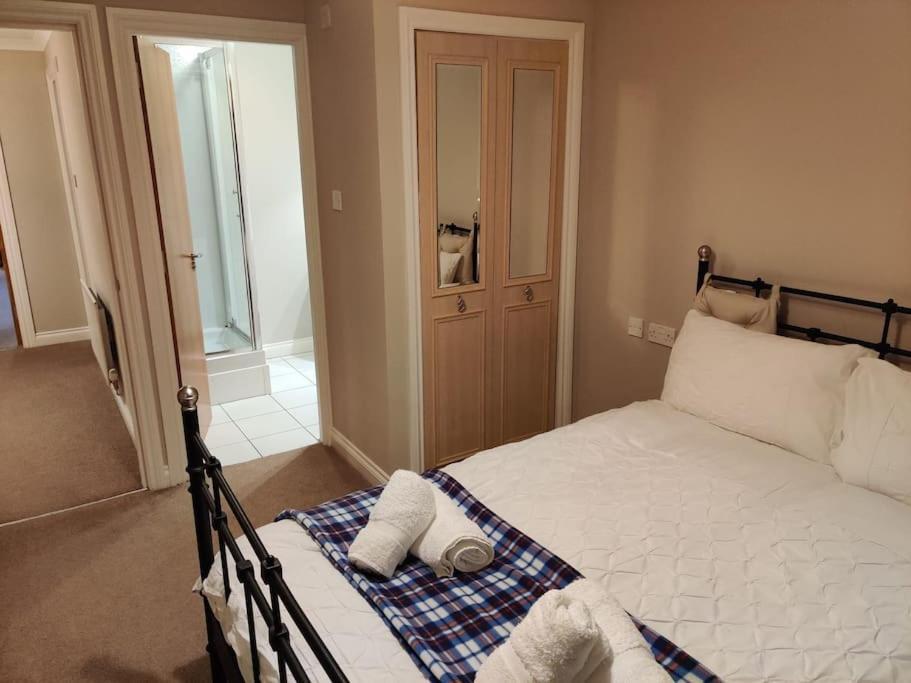 Next To The Palace And Royal Mile With Parking Edimburgo Exterior foto